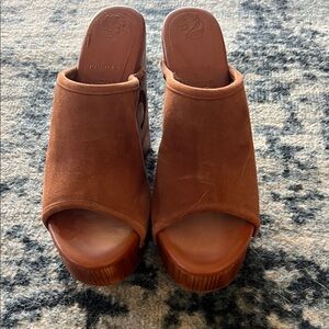 DUNDAS Tan Suede Platform Mules
